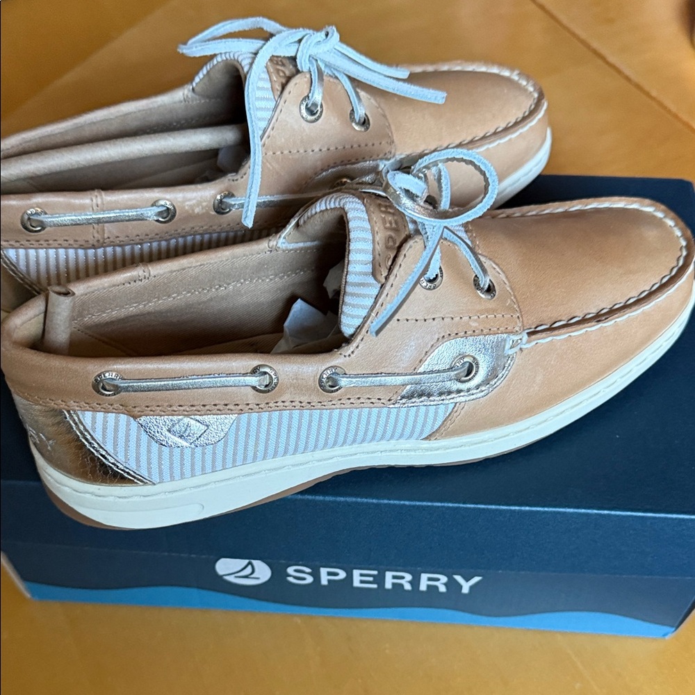 NIB Sperry Bluefish Boat 2 Eye Memory Foam Tan / White Boat Shoes Size 8